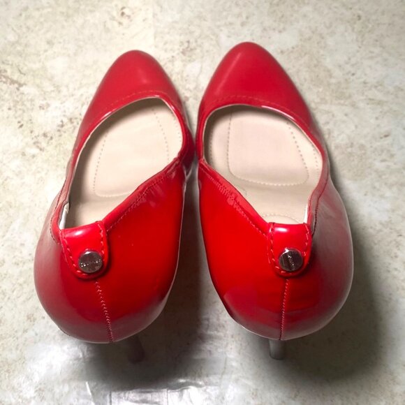 Calvin Klein Red Patent WHINNIE Pumps Size 8 High Heels Elegant Celebration - Picture 9 of 10